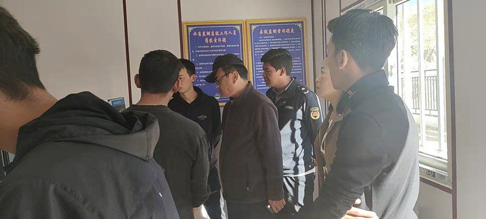 10月21日城管局、環(huán)保局及住建局局長(zhǎng)蒞臨我廠謝通門污水處理廠檢查運(yùn)行情況及了解整改階段。