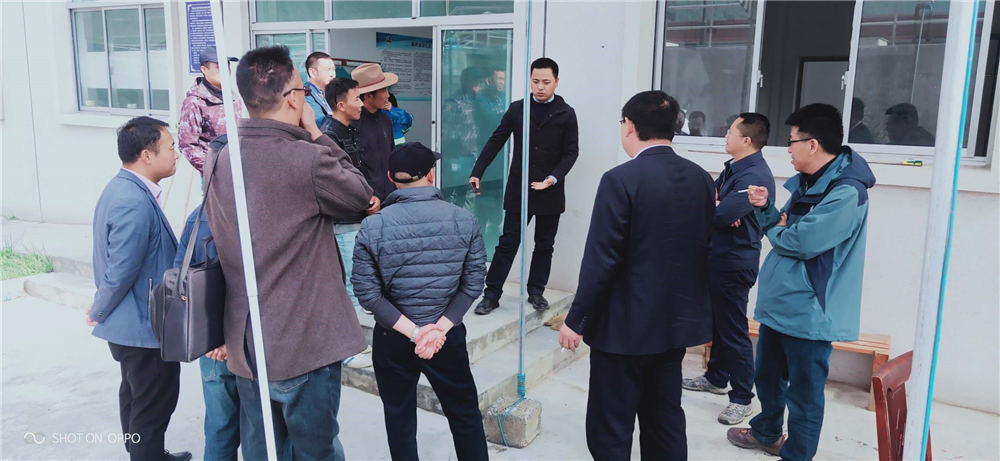 西南督查組在自治區(qū)、日喀則市、吉隆縣、吉隆鎮(zhèn)有關(guān)領(lǐng)導的陪同下對吉隆鎮(zhèn)污水處理廠檢查工作